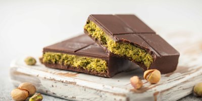 Čokoláda s pistáciovou náplní uvnitř
