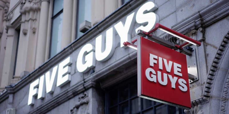 Do Česka míří další americký fastfood. Five Guys brzy otevře první pobočku v Praze. Termín je už brzy