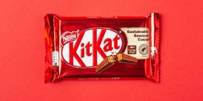 Tyčinka KitKat v produktovém obalu