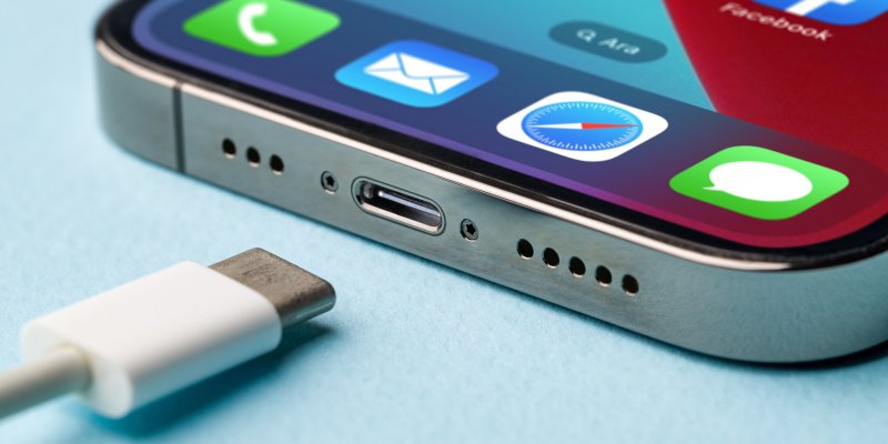 Konec kabelového chaosu? Céčkový konektor už musí mít veškerá elektronika. Až na výjimky
