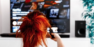 Krásný obraz, strašný zvuk: Nové televize potřebují domácí kino nebo aspoň soundbar. Jak to funguje a kolik stojí?