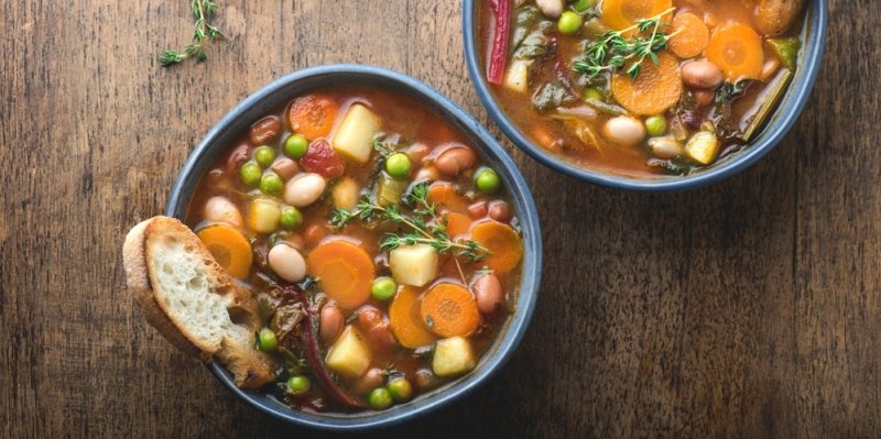 Kdy jindy než teď? Tato zimní polévka minestrone vás zahřeje i v těch nejchladnějších dnech