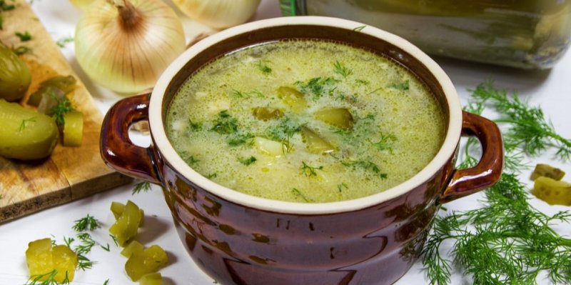 Tradiční polský recept na polévku z kvašených okurek