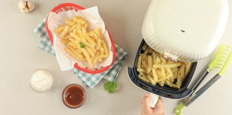 Jsou horší hranolky smažené v oleji, nebo připravené v horkovzdušné fritéze? Vědci odhalili překvapivé zjištění