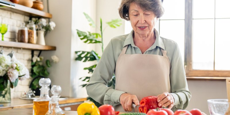 Trik profesionálních kuchařů, díky kterému nakrájíte papriku tak, aniž byste měli semínka po celé kuchyni