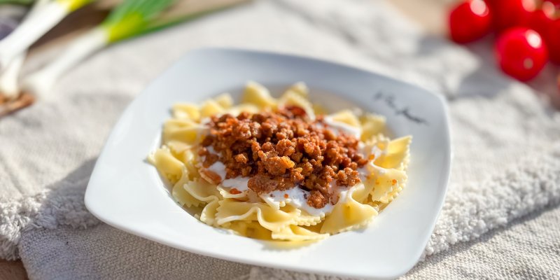 Turkish Pasta s jogurtovou omáčkou: Recept, který ovládl TikTok a zvládne ho každý