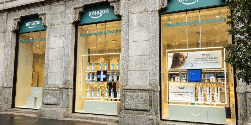 Amazonu už je internet malý. Otevírá svou první kamennou parfumerii a drogerii