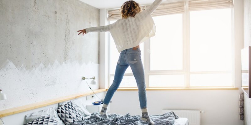 Ikonické skinny džíny jsou zase IN, ale sluší jen málokomu. Stylistka radí, jak je nosit, aby to nevypadalo nevkusně
