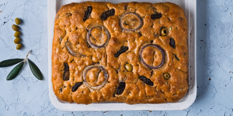 Celozrnná focaccia s medvědím česnekem: Zdravé a křupavé potěšení!