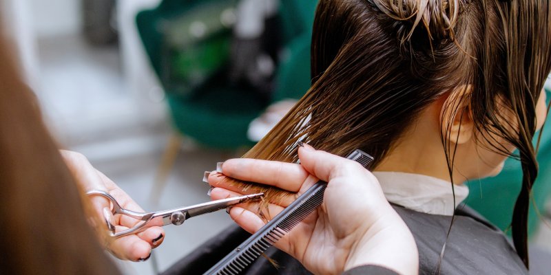 Chce to změnu účesu? Mezi nejvíc trendy střihy aktuálně patří pixie cut nebo blunt bob