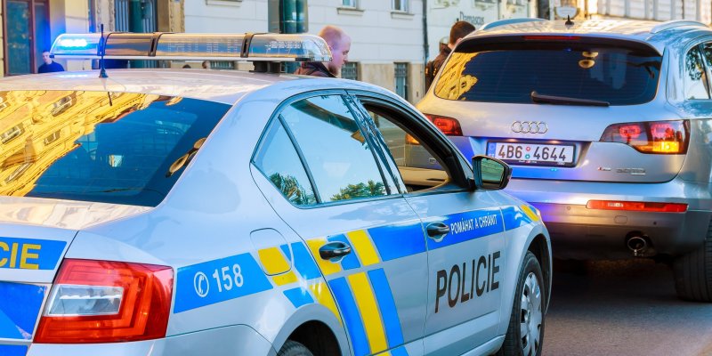 Probliknutí dálkovými světly? Za pozdrav či varování vám hrozí pokuta až 5 tisíc korun
