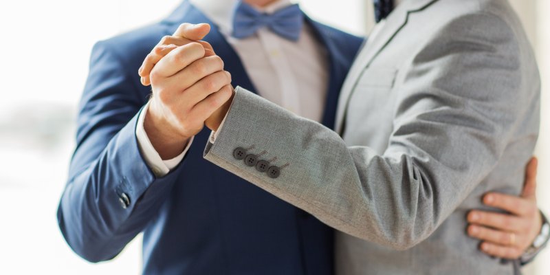 Gayové na plese a Romové v hotelu: ČOI odhalila skandální diskriminaci