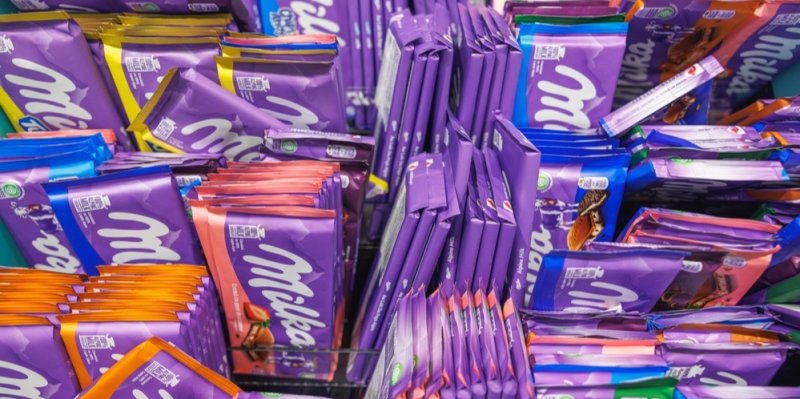 Čokoláda Milka u Němců získala titul „Klamavé balení měsíce“. Tyto triky už zkouší i v Česku