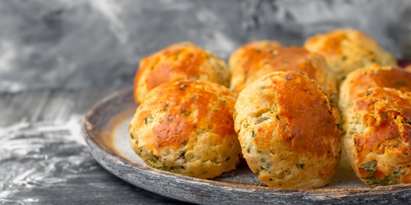 Konečně recept na nadýchané cottage bulky s medvědím česnekem bez zbytečné námahy