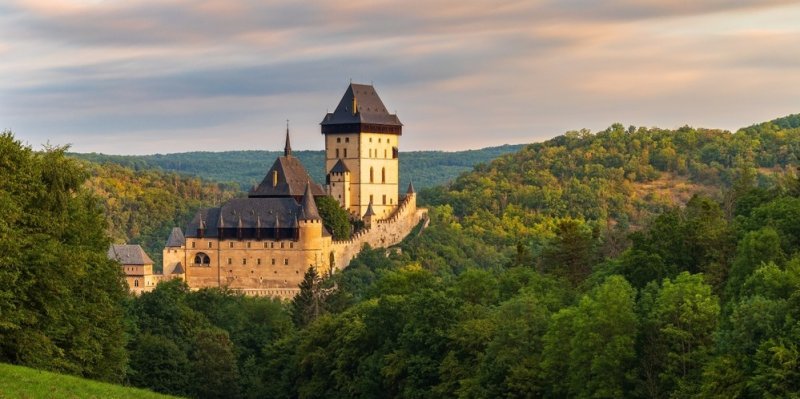 Na Karlštejn i za 3 500 Kč. Navštívit památky v Česku si nemůže dovolit každý