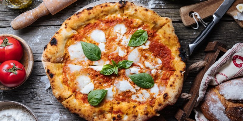 Tajemství dokonalé pizzy? Speciální mouka, 24 hodin v lednici a pec za pár tisícovek, radí kuchař