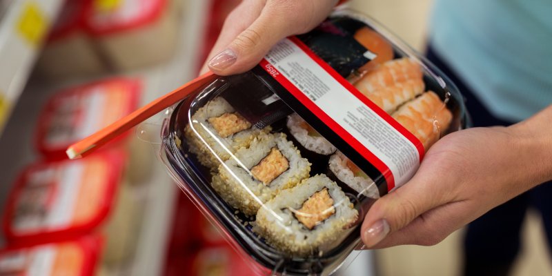 Velký test sushi: Restaurace vs. supermarket – rozdíly jsou velké, ale ne vždy jen v neprospěch supermarketů