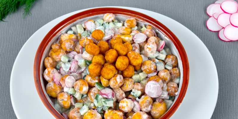 Osmahněte dokřupava gnocchi a přidejte je do salátu s dresinkem, je to naprostá pecka!