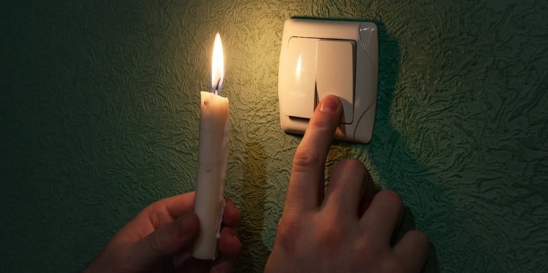 Kompletní seznam, co mít doma pro případ blackoutu jako ve Španělsku. Speciální kufříková powerbanka je základ