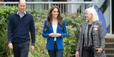 Princezna Kate a princ William hovoří se starší ženou