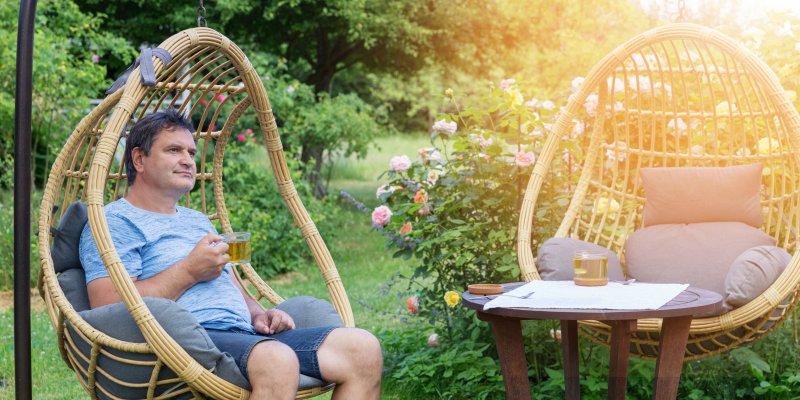 Koupě závěsného křesla bez ověření nosnosti může skončit bolestivým pádem! Vybírejte s rozmyslem