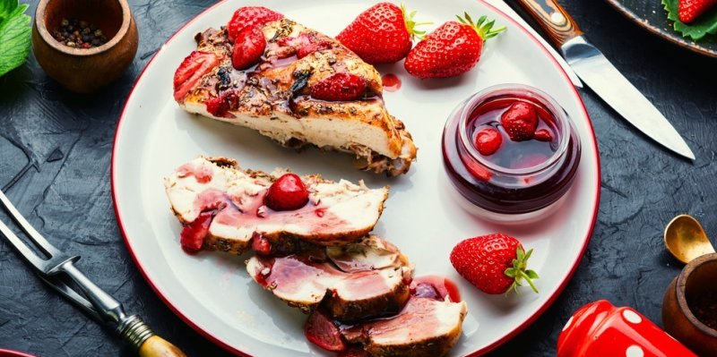 Jahody a kuře? Maminčiny oči by se protočily, ale chutná to famózně