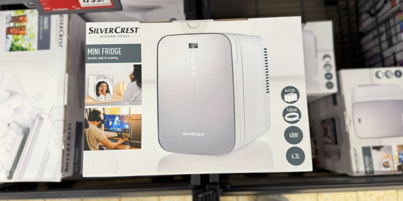 Nejžádanější letní vychytávka: Mini lednička z Lidlu vychladí nápoje i kosmetiku, hodí se i na cesty