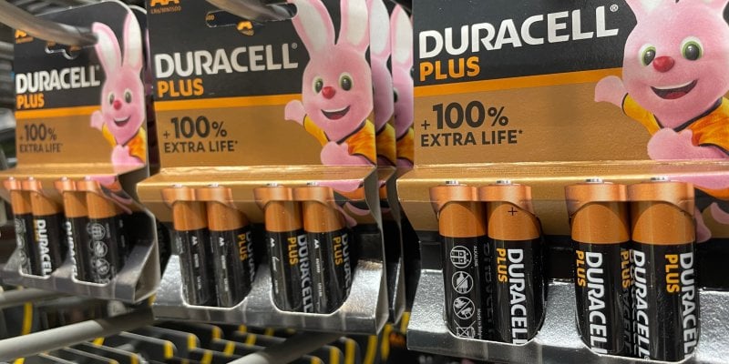 Duracell žaluje Energizer kvůli lživé reklamě, prý lže o delší výdrži jejich baterií
