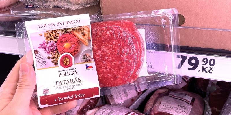 Tatarák za 100 Kč vs. za 400 Kč? Ten ze supermarketu je taky poctivý, v restauraci brutálně přeplácíte