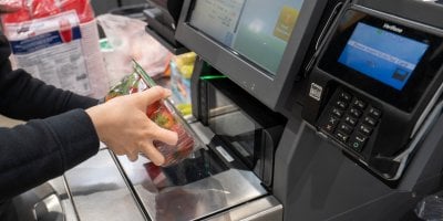 Roman si šel jen rychle nakoupit pár věcí do samoobslužné pokladny. Místo toho ho obsluha veřejně pokárala za chybu, kterou nezavinil