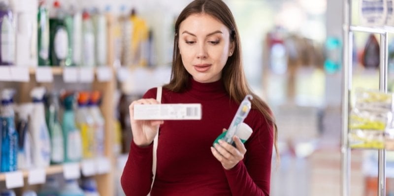 Redakční test bělicích past: Nejlevnější bělicí pasta obstála, ale titul bere střední třída