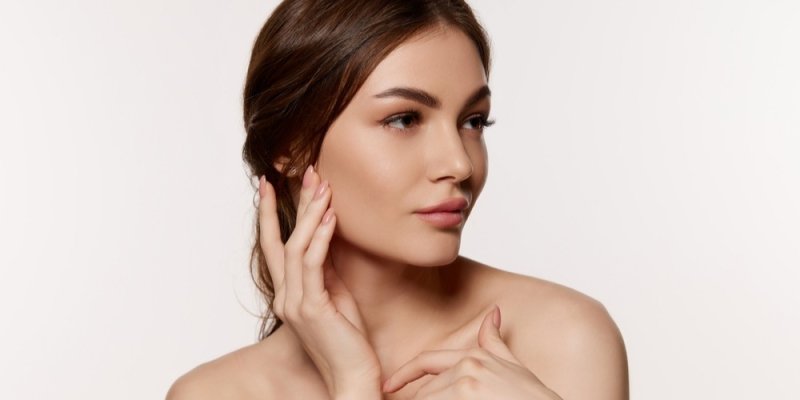 Nový beauty trend „clean girl“ dobývá Instagram: Svěží vzhled, jemné líčení a elegance