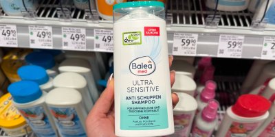 Šampon na vlasy v ruce