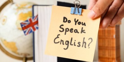 Nápis Do You Speak English na papírku
