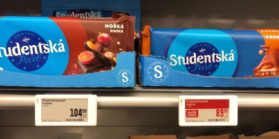 Tabulkové čokolády Studentská pečeť v regálu supermarketu