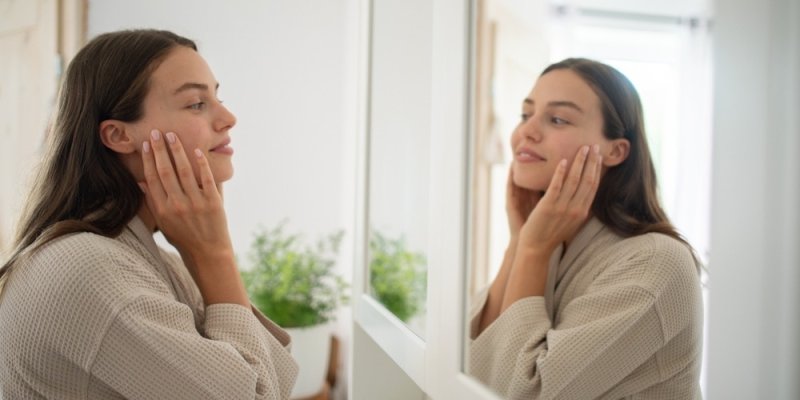 Blesková rutina do 10 minut pro krásnější pleť i vlasy: Zvládnou ji každý den i ty nejvytíženější ženy