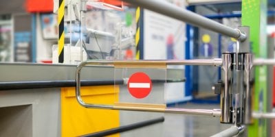 Zavřená pokladna v supermarketu