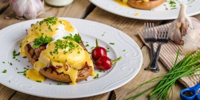 Luxusní víkendová snídaně? Recept na vejce Benedikt, na kterém nemáte co pokazit