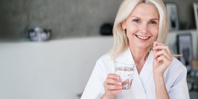 Je kolagen jen tahání peněz z naivních lidí? Studie ukazují, že funguje, ale nestačí ho brát jednou za čas