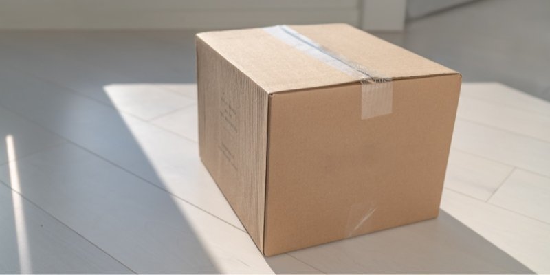 V Česku se otevřel první obchod se ztracenými balíčky. V zahraničí zákazníci našli zlatou cihlu i Rolexky