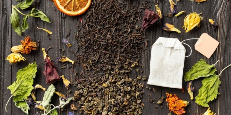 Češi při nákupech často sahají po levných čajích. Netuší, že jde jen o prach, který zbyl z výroby