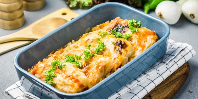 Zapečené zelné závitky jako z babiččiny trouby: Pomalu pečené, šťavnaté a skvělé i na druhý den