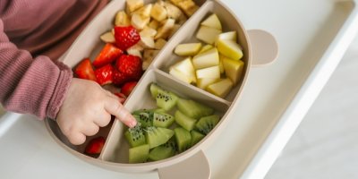 Zdravé zavedení příkrmů. Jak funguje metoda BLW a co o ní říkají odborníci?