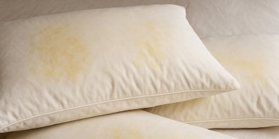 Žluté skvrny z polštářů zmizí raz dva: Stačí dvě běžné suroviny z kuchyně