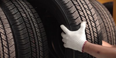 Test zimních pneumatik: Třetina propadla, některé neudržely auto ani v přímém směru