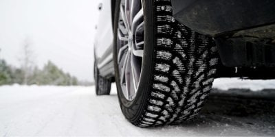 Máte přezuto? 75 % Čechů od listopadu poctivě mění na zimní gumy, pozor ale na nebezpečné modely