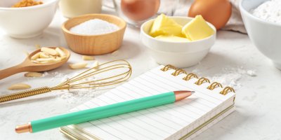 Pečicí kalendář 2025: Letos to klapne! Rozvrhněte si vánoční pečení jako profík a stihnete i oblíbené pohádky v televizi