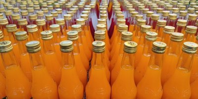 Redakční test sirupů ze supermarketu: Zvítězil jahodový, překvapil i levný Jupí