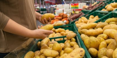 Nejlepší slevy z letáků od 5. 11.: Obchody lákají na kilo brambor za 5,49 Kč, máslo za 32,90 Kč i kachnu za 69,90 Kč