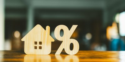 Hypotéky zlevnily, ale covidové šťastlivce čeká při refinancování šok. Srovnali jsme, která banka je teď nejvýhodnější